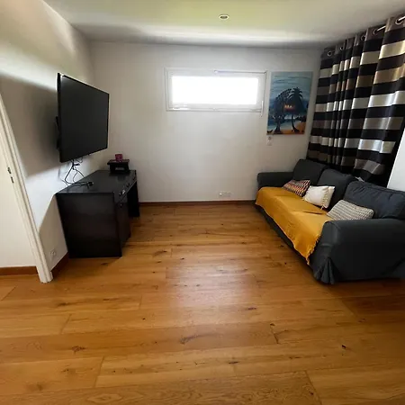 Maison Avec Piscine A Ним